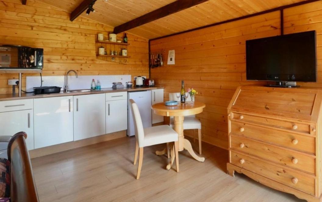 Country Bumpkin - Romantic Couples Stay In Oakhill Cabin Exterior foto